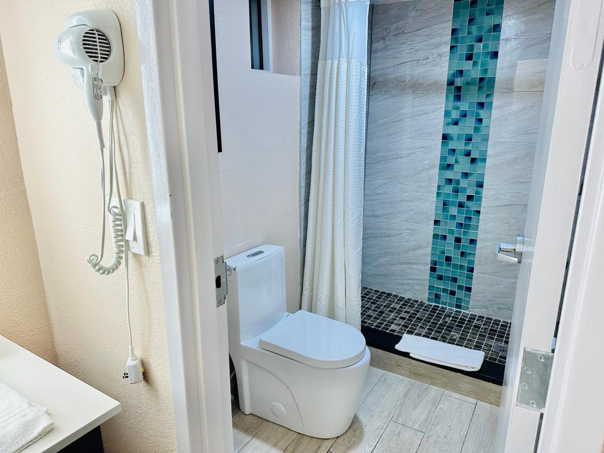 Tropical Inn & Suites, Downtown קלירווטר מראה חיצוני תמונה