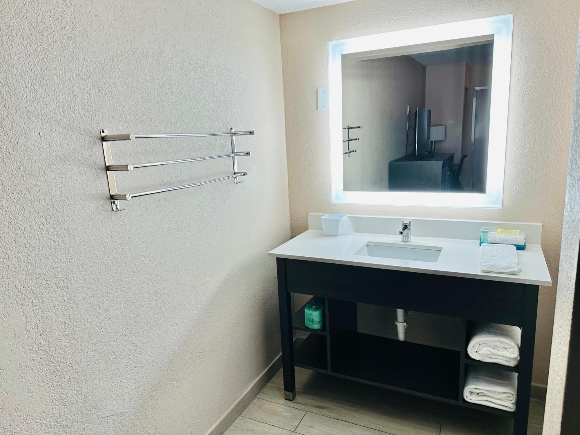 Tropical Inn & Suites, Downtown קלירווטר מראה חיצוני תמונה