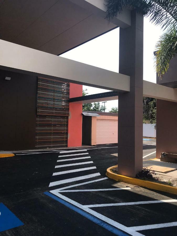 Tropical Inn & Suites, Downtown קלירווטר מראה חיצוני תמונה