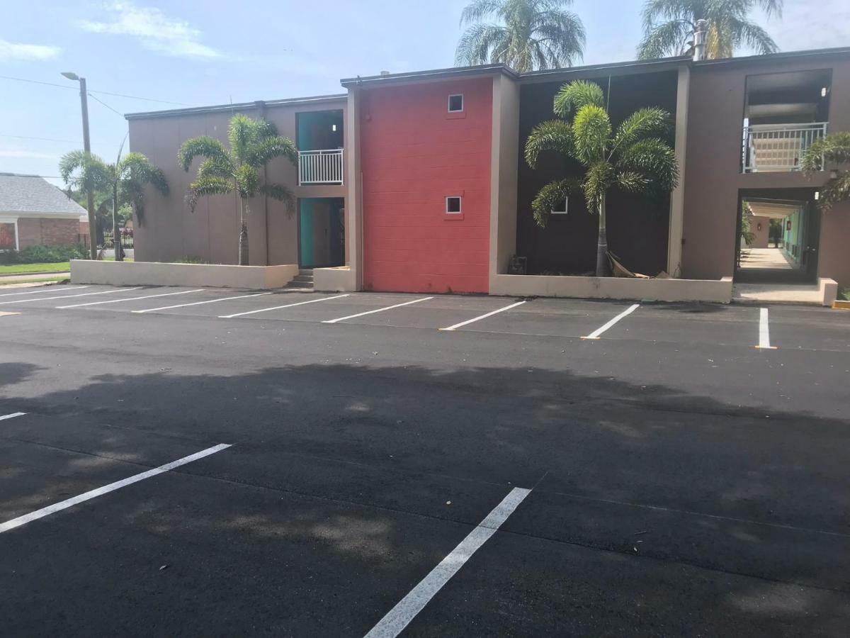 Tropical Inn & Suites, Downtown קלירווטר מראה חיצוני תמונה