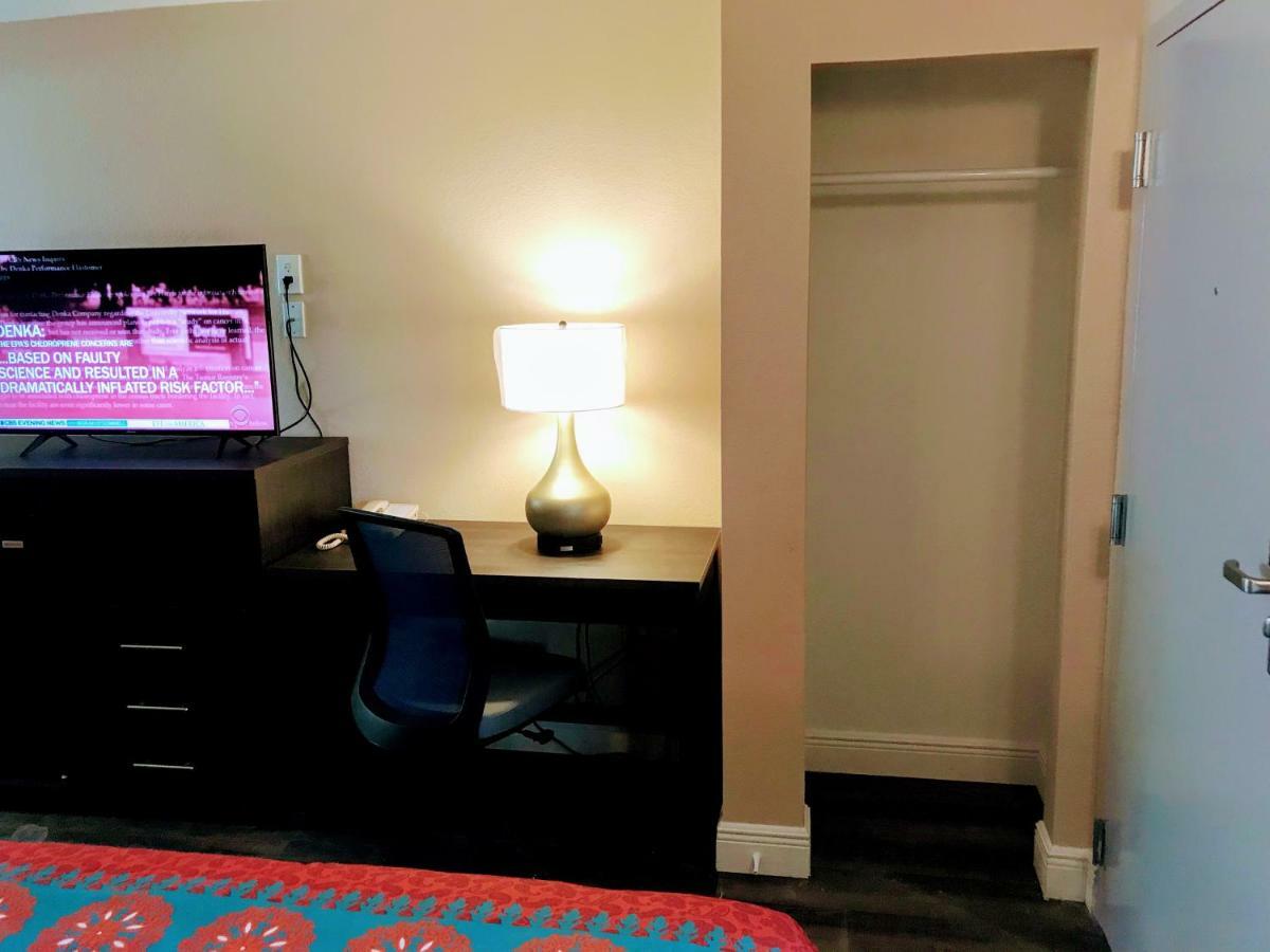 Tropical Inn & Suites, Downtown קלירווטר מראה חיצוני תמונה