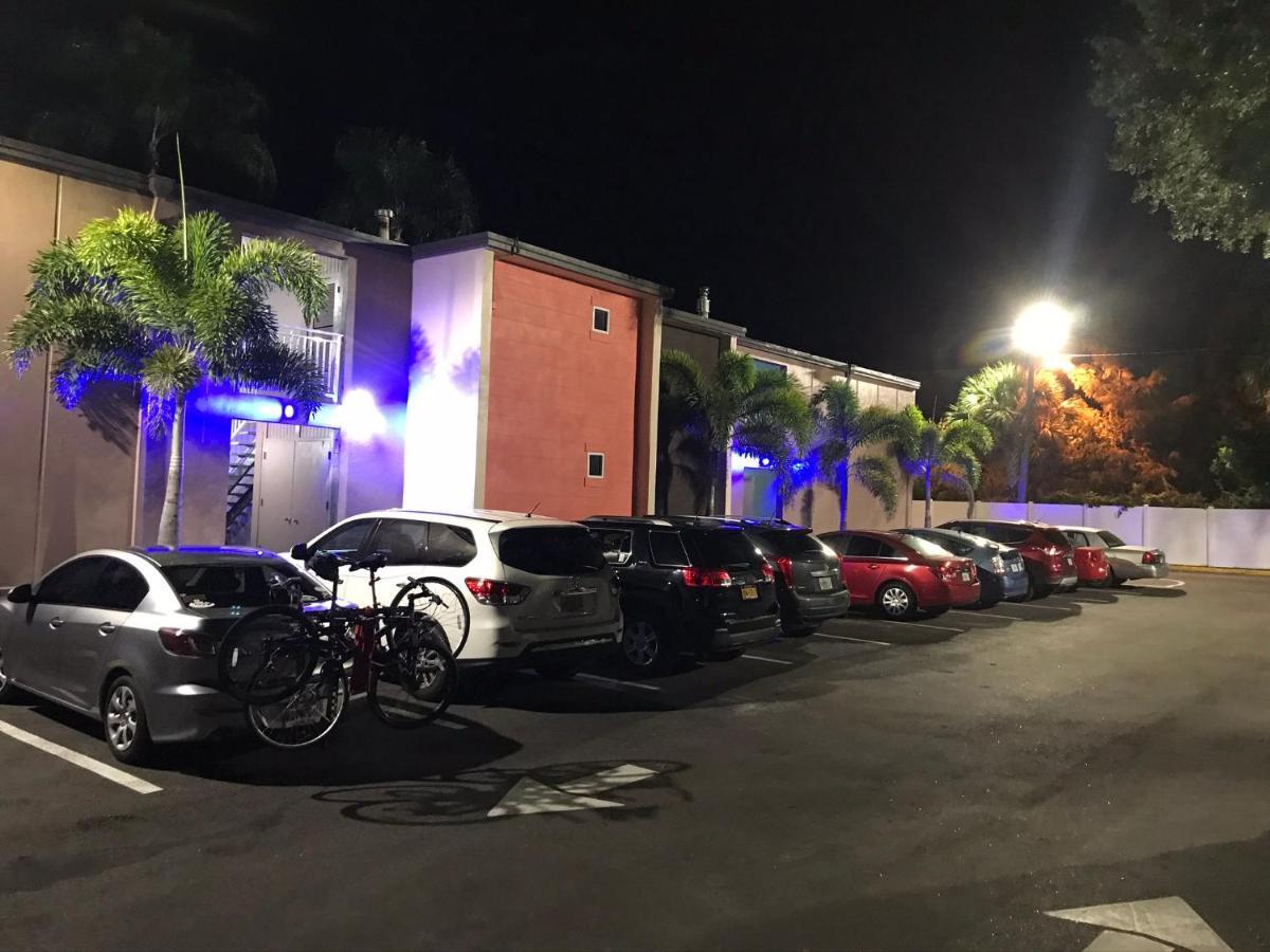 Tropical Inn & Suites, Downtown קלירווטר מראה חיצוני תמונה