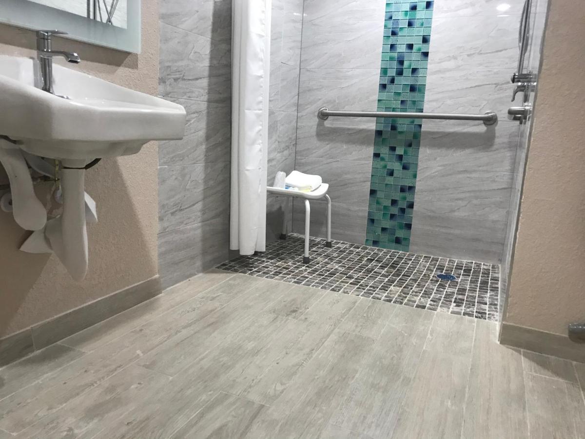 Tropical Inn & Suites, Downtown קלירווטר מראה חיצוני תמונה