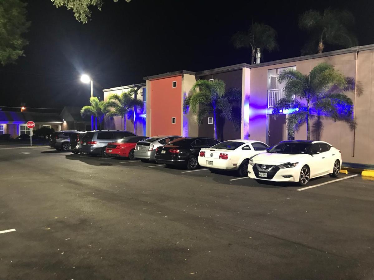 Tropical Inn & Suites, Downtown קלירווטר מראה חיצוני תמונה