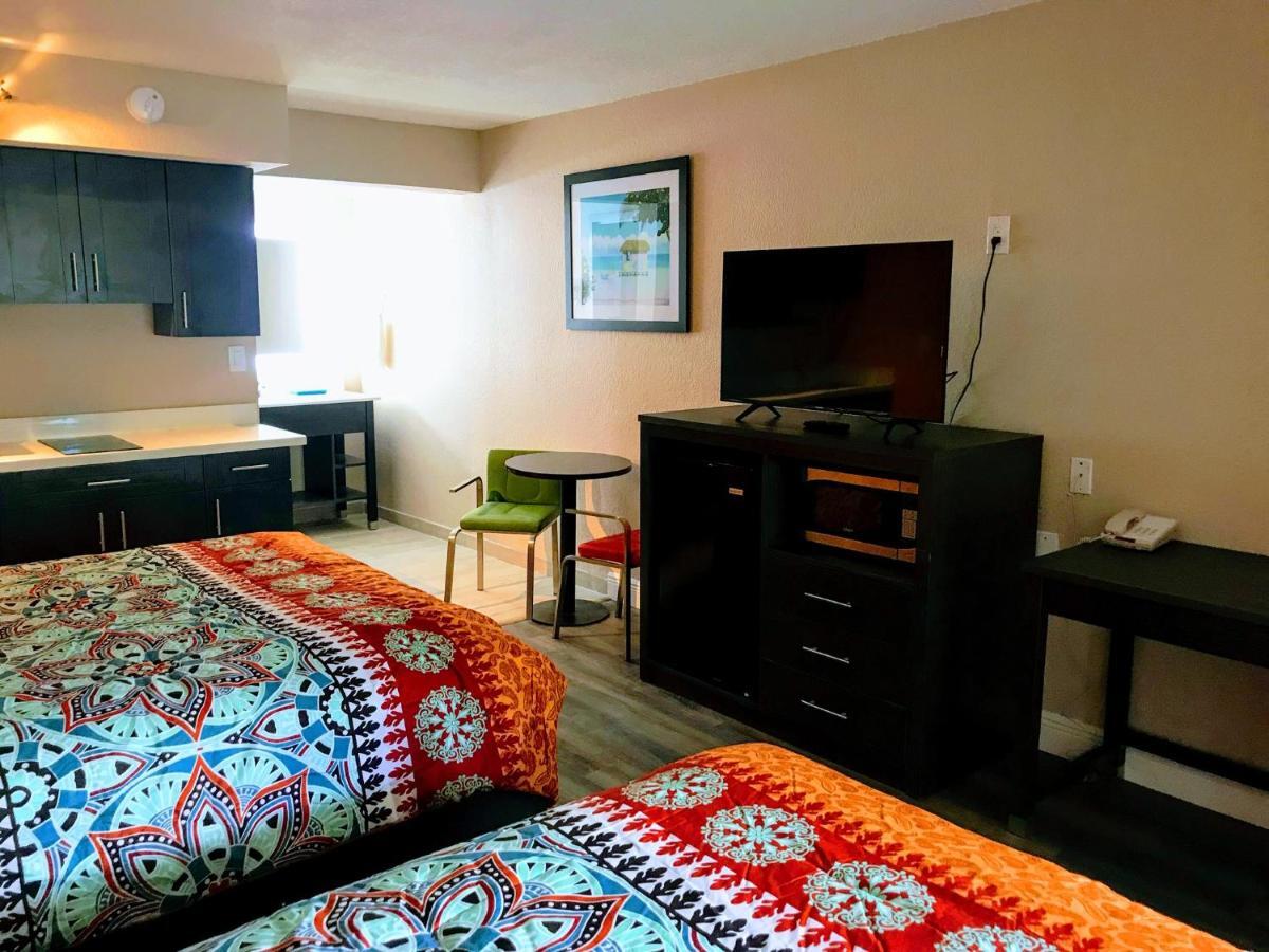 Tropical Inn & Suites, Downtown קלירווטר מראה חיצוני תמונה